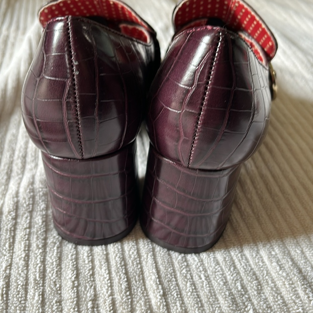 Shoes - Picture 4 of 7